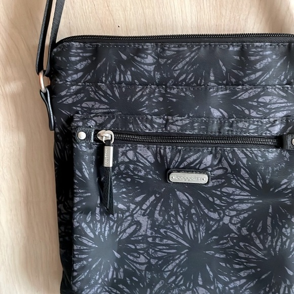 Baggallini Go Bagg Crossbody in Black Floral | Lightweight Travel Bag - Picture 6 of 10